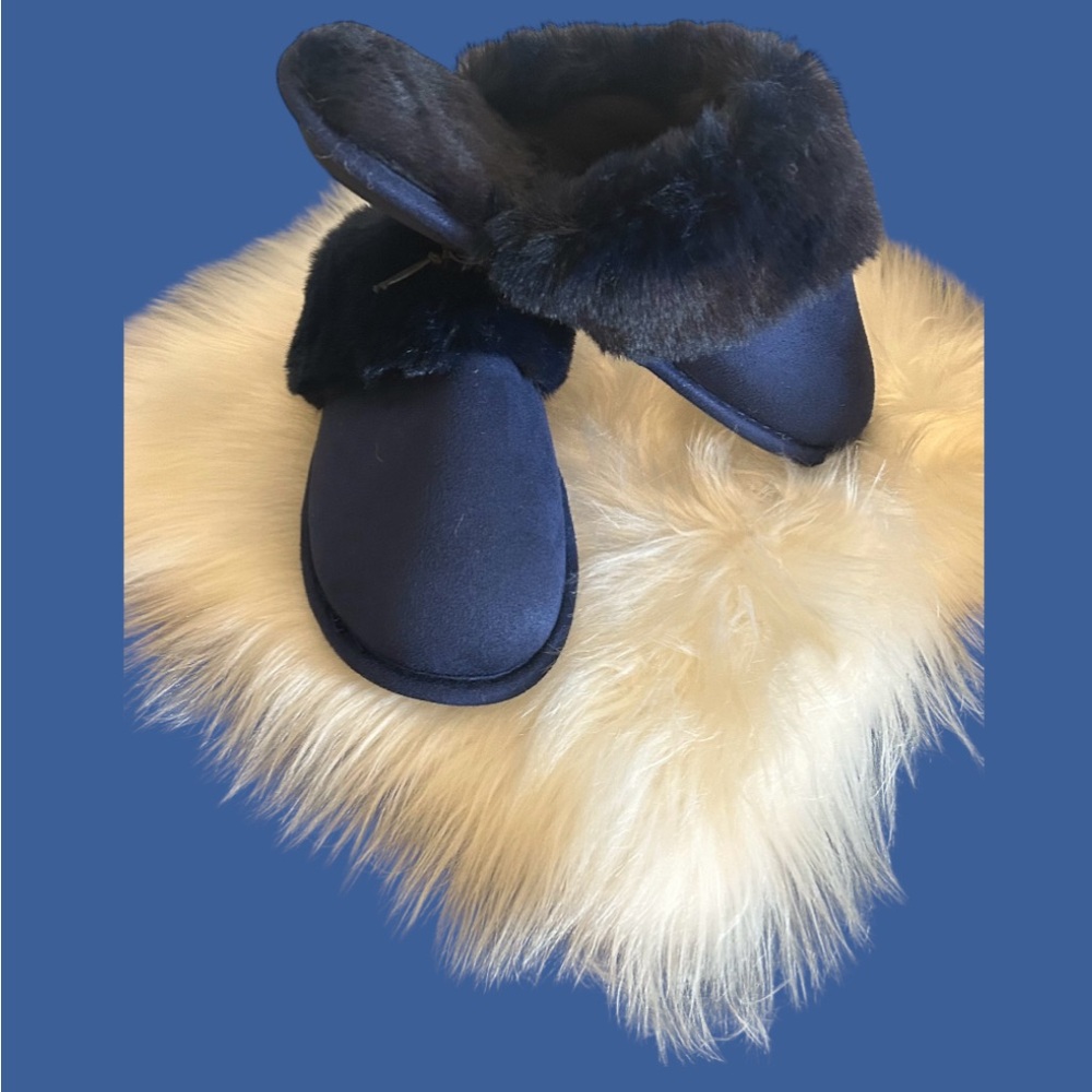 ⭐️   Cacique Dark Blue Fur-Lined Slippers